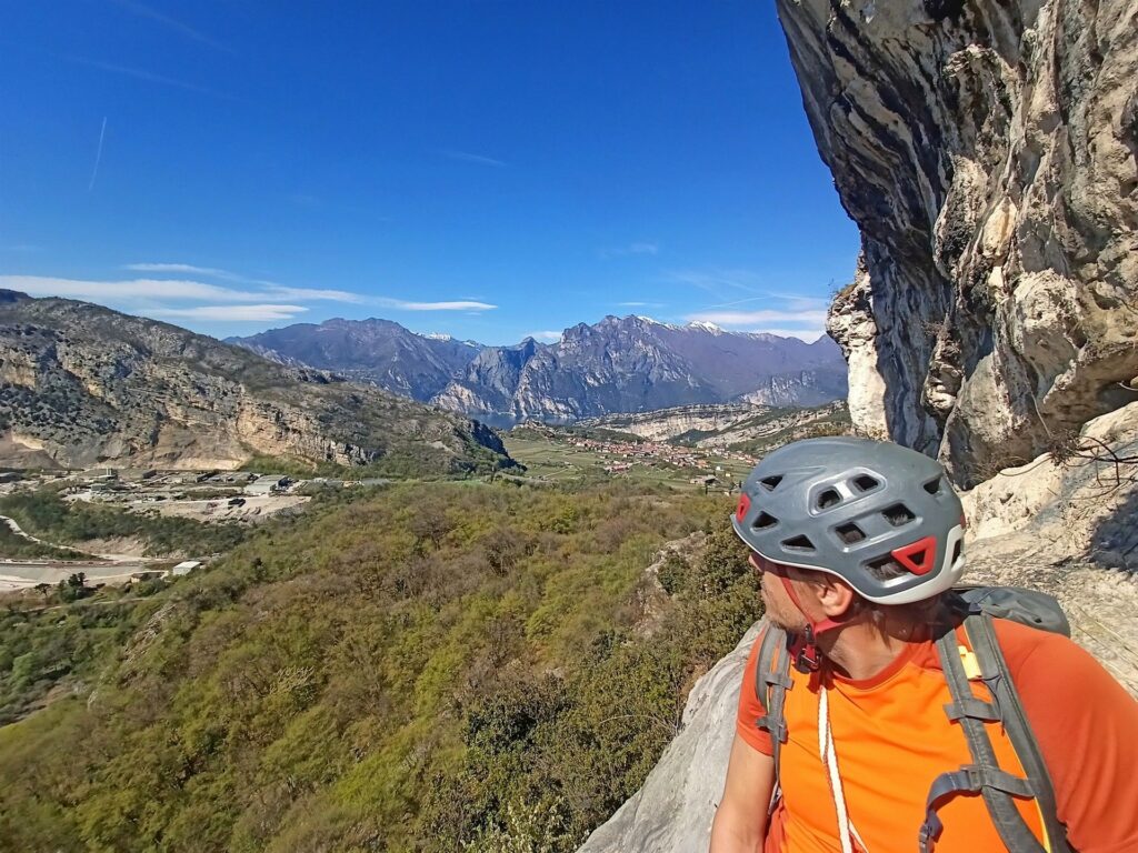 il posto è incantevole: guardando verso Nago-Torbole il posto è incantevole: guardando verso Nago-Torbole