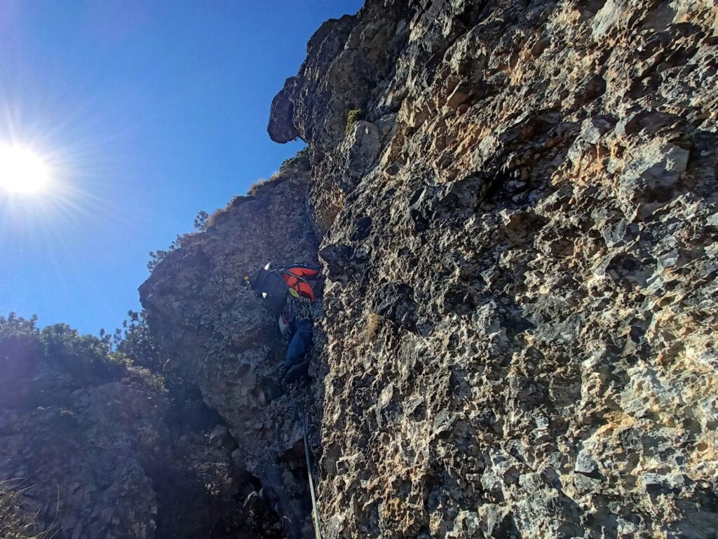 Gabri si infila nel camino del terzo tiro Gabri si infila nel camino del terzo tiro