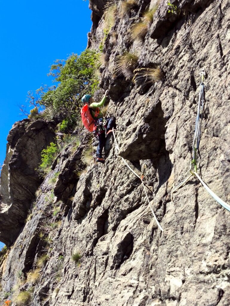 e si risale un breve muretto