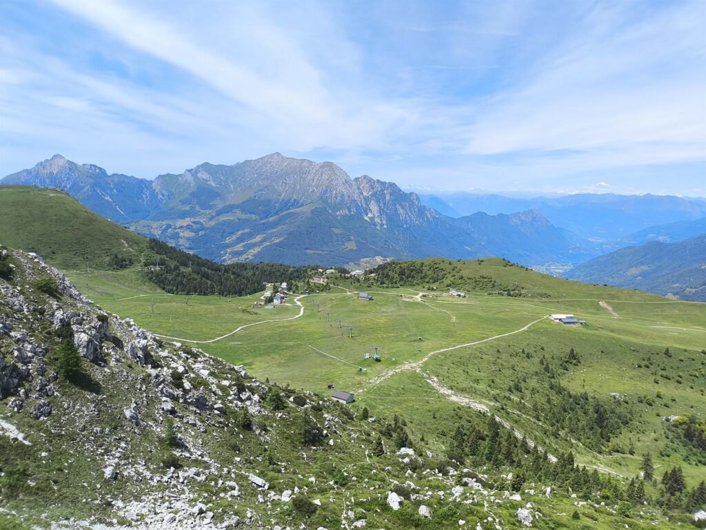 Fotazza dei piani di Bobbio lungo la discesa della via