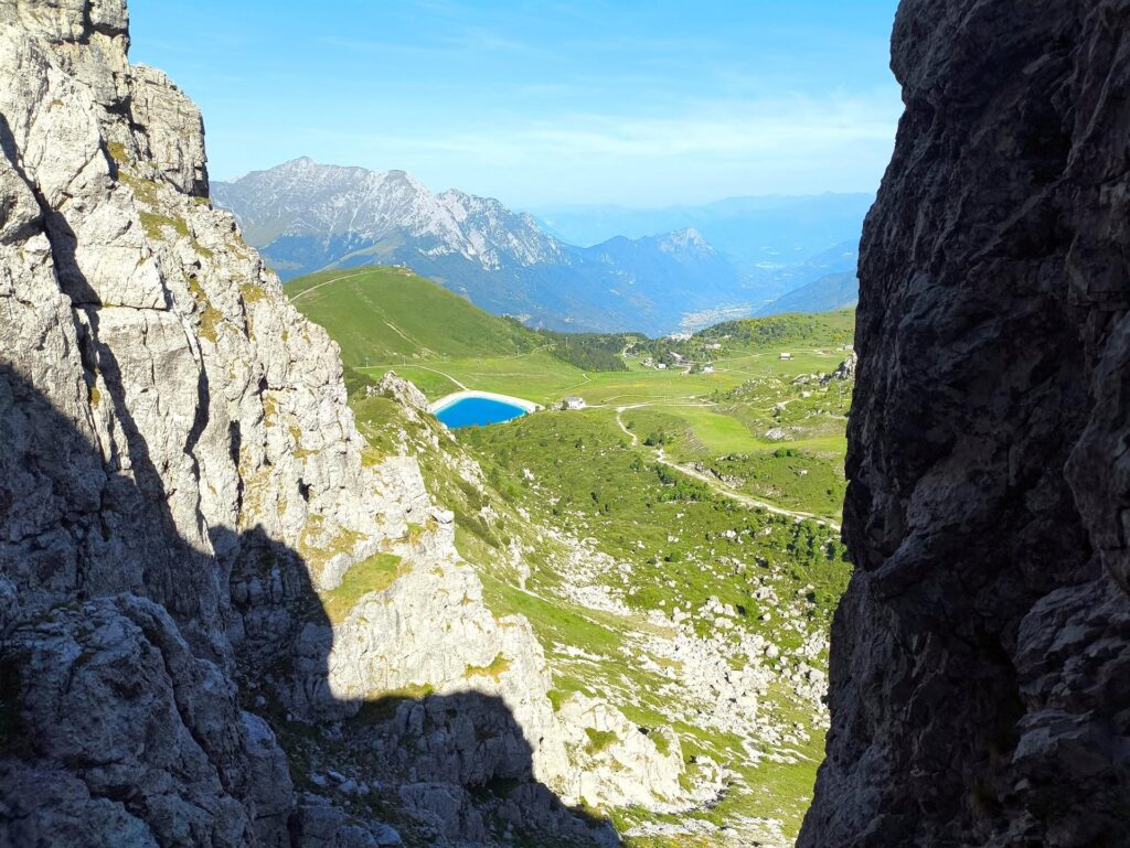 La vista verso il rifugio Lecco dalla prima sosta La vista verso il rifugio Lecco dalla prima sosta