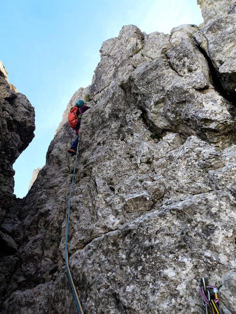 Erica sul secondo tiro: decide di partire più a sinistra ma si può anche salire dritti Erica sul secondo tiro: decide di partire più a sinistra ma si può anche salire dritti