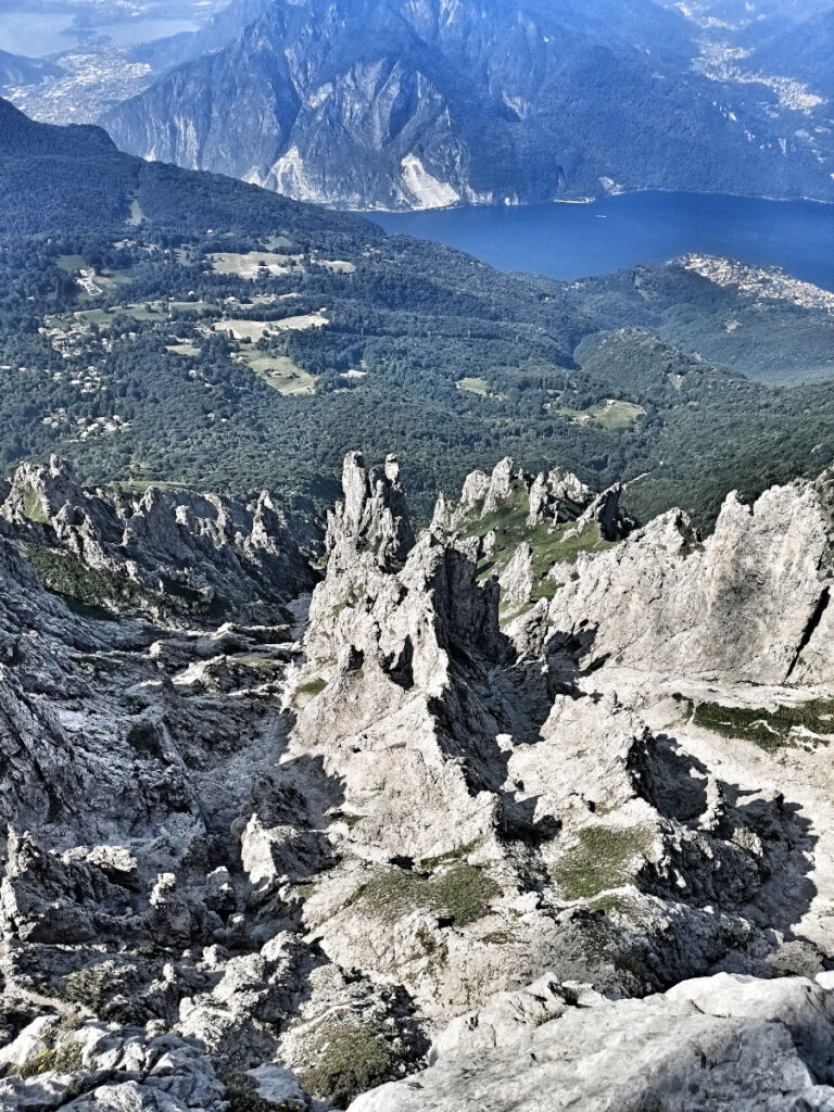 l'incredibile mare di guglie della Grignetta