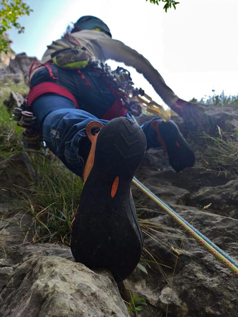Erica attacca il primo tiro della Nuova Italia