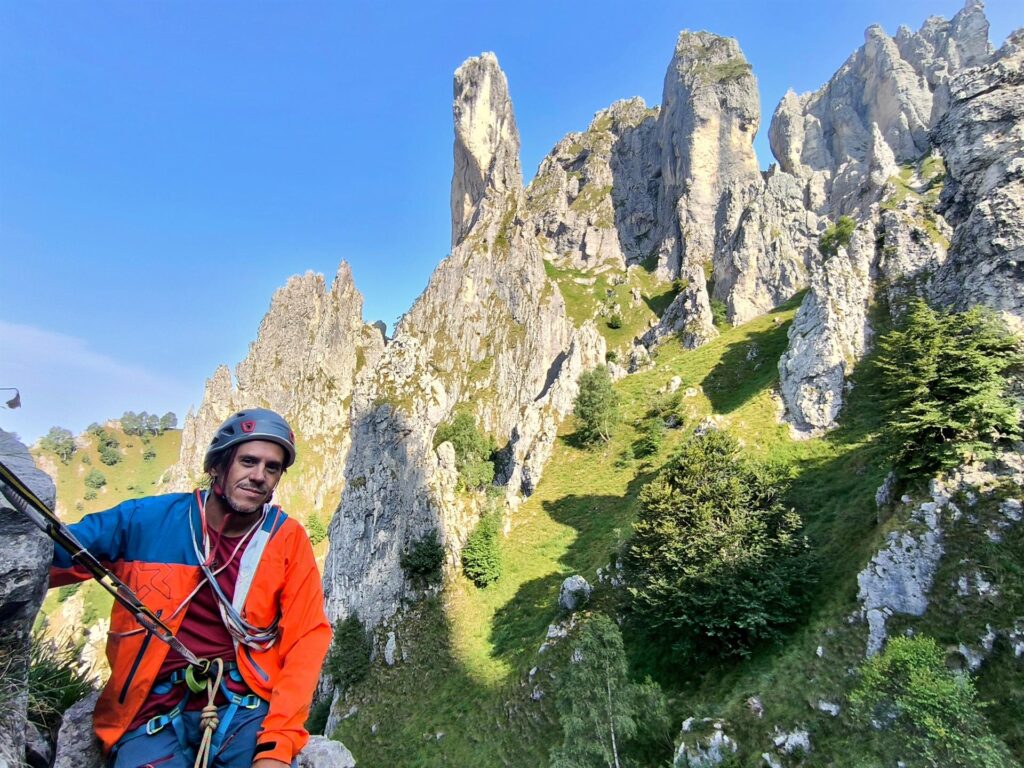 Gabri scoNIglionato perch&egrave; gli fa male un ginocchio e non riesce a scalare come vorrebbe