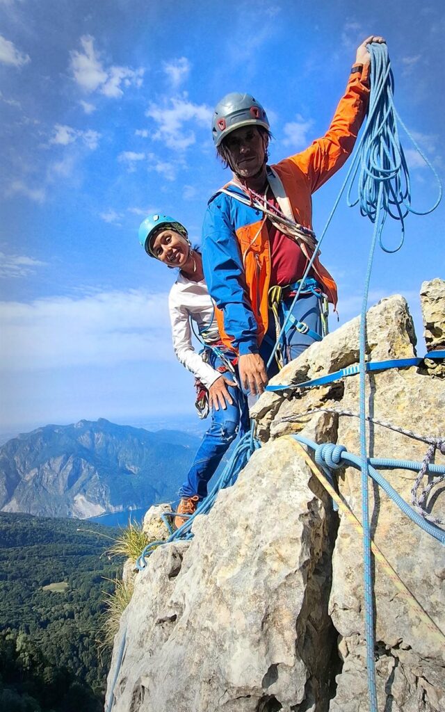 in tre si sta un po' strettini qui sopra