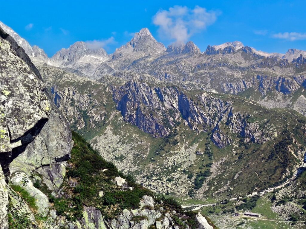 guardando verso il Segantini, la bellissima Val d'Amola