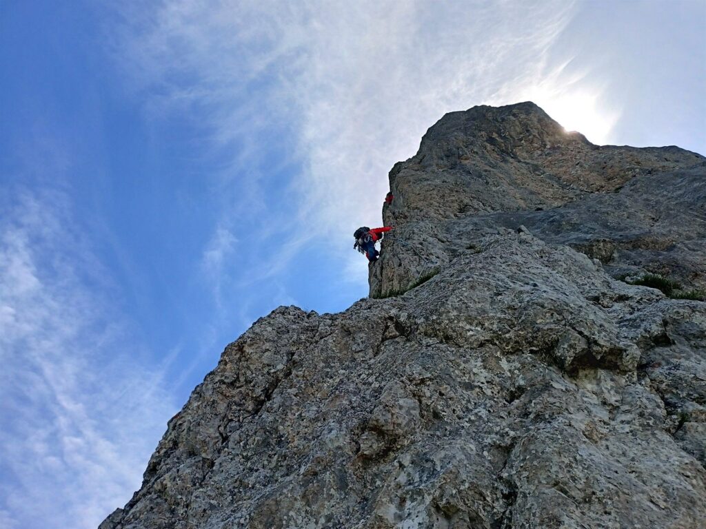 Gabri sulla parte più ostica del quarto tiro, un passettino sullo spigolo Gabri sulla parte più ostica del quarto tiro, un passettino sullo spigolo