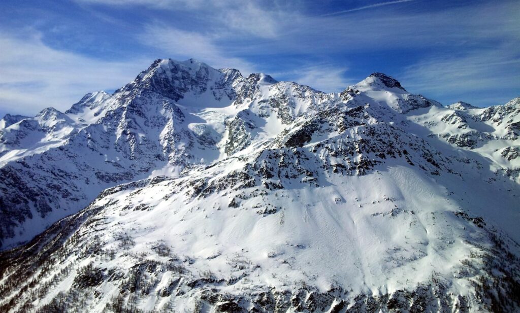 in primo piano il Boshorn, sullo sfondo il FletschHorn