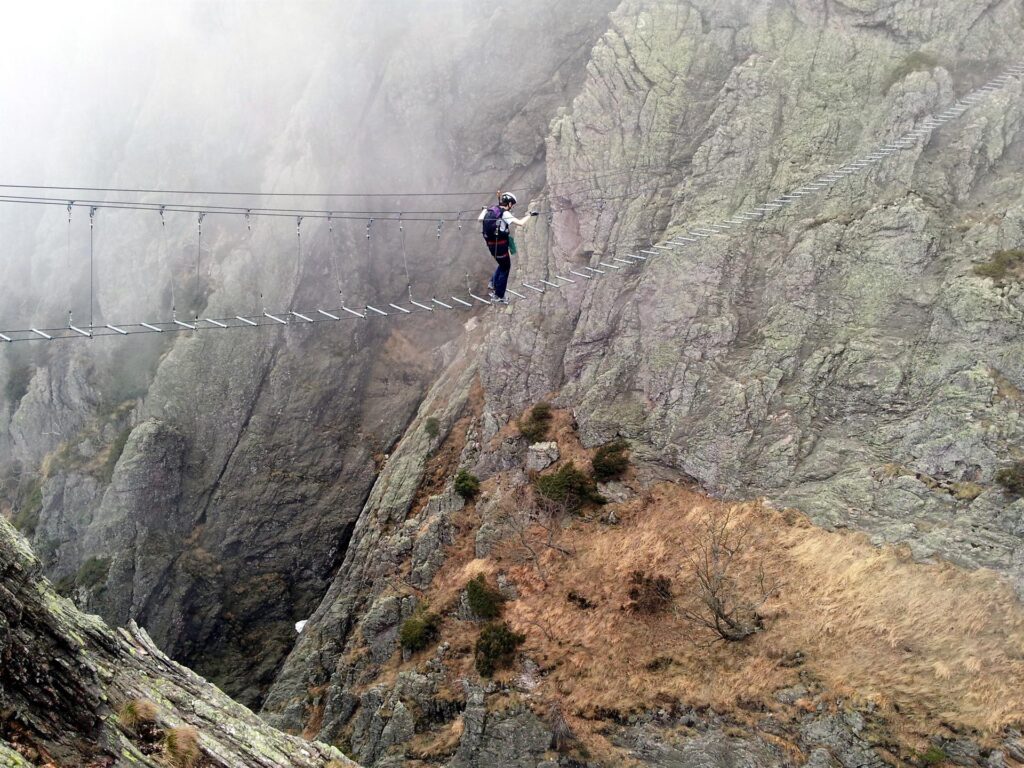 Yuri verso met&agrave; ponte, nel punto pi&ugrave; alto e pi&ugrave; ballerino