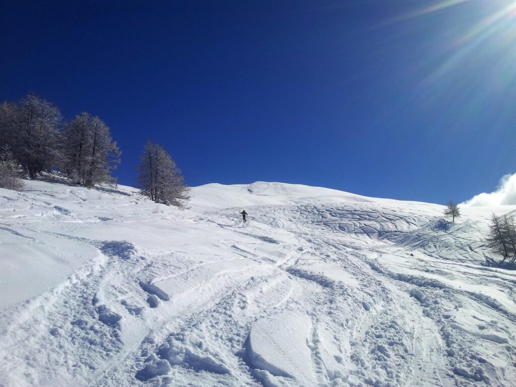 Ecco la parte finale della gita verso la Pointe de la Pierre. Mancano ancora una 40ina di minuti di buon passo, anche se a guardarla sembra pi&ugrave; vicina