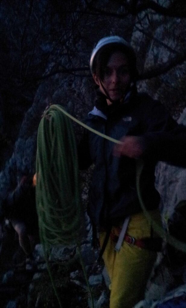 Erica mi vede che son lesso dopo l'ultimo tiro e fa su la corda da brava alpinista Erica mi vede che son lesso dopo l'ultimo tiro e fa su la corda da brava alpinista