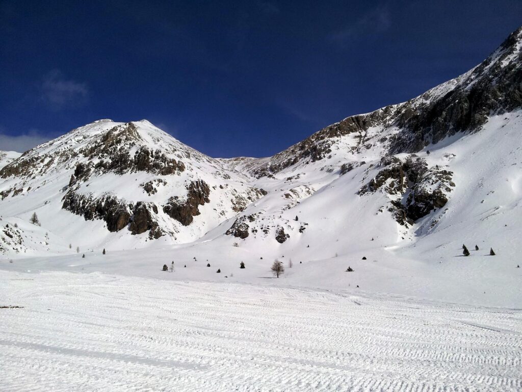 Eccoci di nuvo vicini all'attacco del col du Chaberton, che abbiamo salito solo per un micro pezzettino ma poi abbandonato con lungimiranza Eccoci di nuvo vicini all'attacco del col du Chaberton, che abbiamo salito solo per un micro pezzettino ma poi abbandonato con lungimiranza