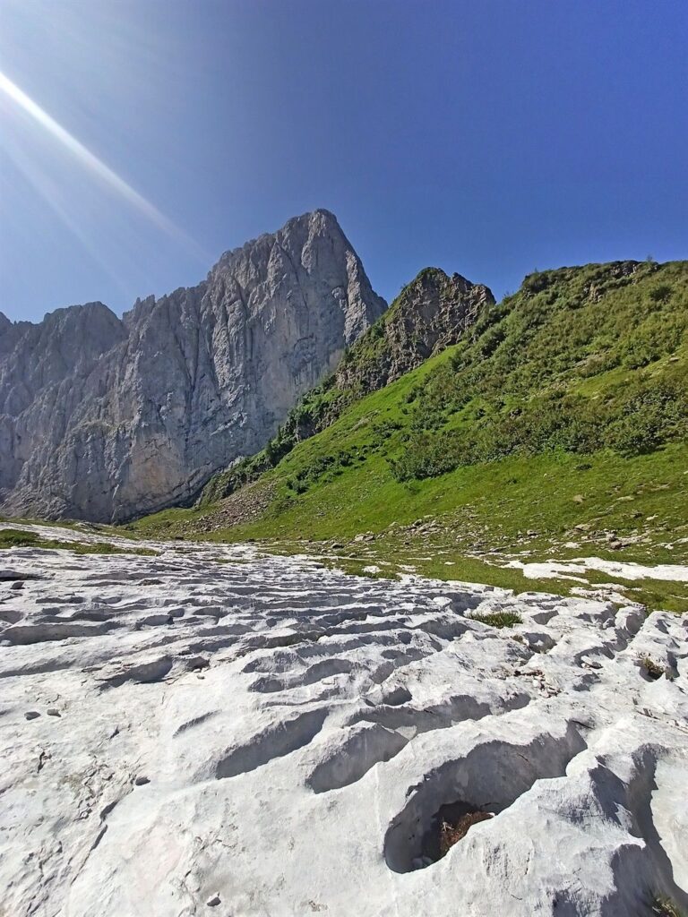 formazioni calcaree bellissime sotto i nostri piedi formazioni calcaree bellissime sotto i nostri piedi