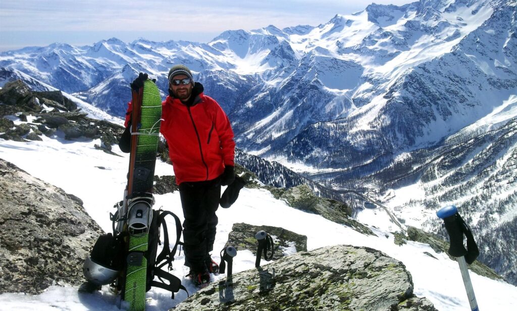 Il Niggah con la sua split e le splendide montagne del Sempione.
