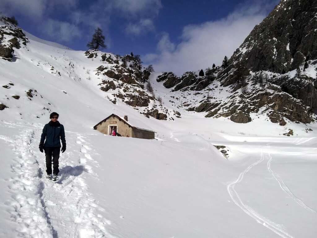 Arriviamo ad una graziosa malga nella parte alta del rio Secco. Arriviamo ad una graziosa malga nella parte alta del rio Secco.