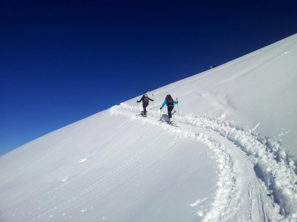 Risalgo l'ultima gobba pendente che mi porter&agrave; verso la cresta finale