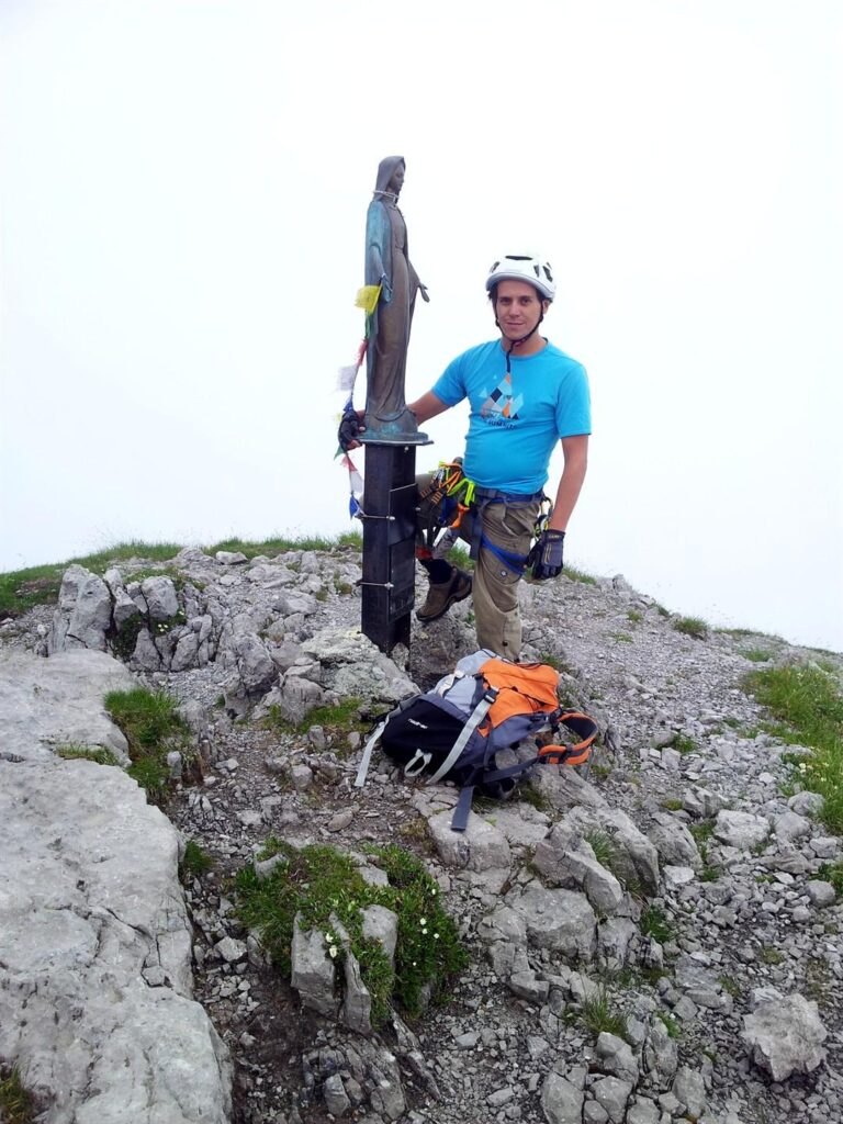foto ricordo del Gabri in cima. Attendo da Ste quella tutti insieme in autoscatto