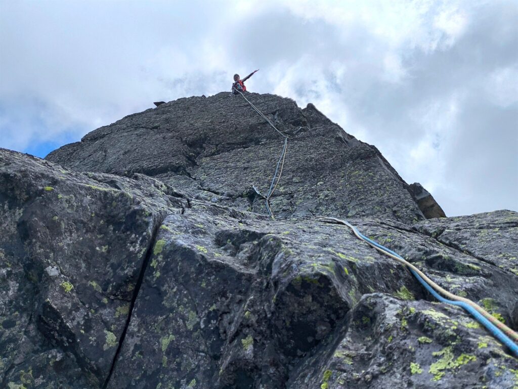 Erica in cima al pilastro, la prima parte del settimo tiro Erica in cima al pilastro, la prima parte del settimo tiro