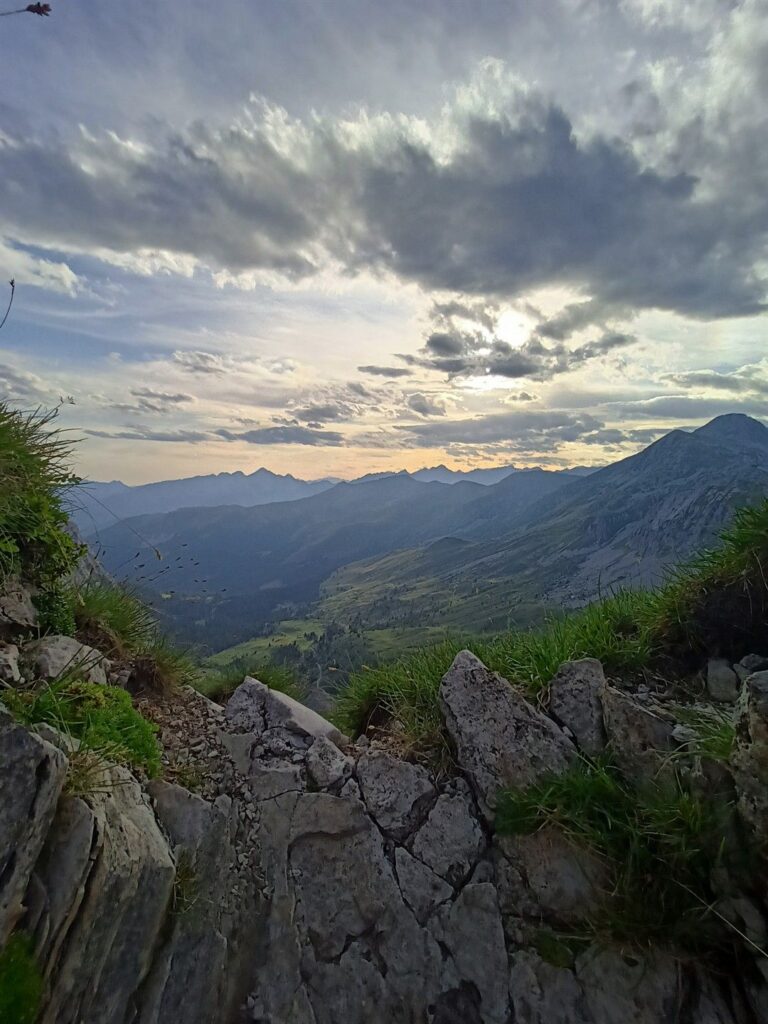 al terrazzino di partenza: ci manca una breve calata al terrazzino di partenza: ci manca una breve calata