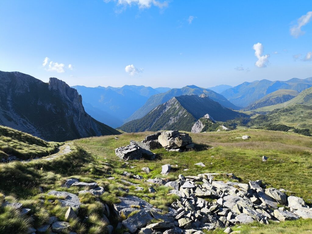 Resti di una casa abbandonata nella zona del passo della vacca Resti di una casa abbandonata nella zona del passo della vacca