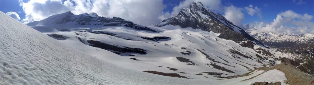Altro bel panorama del ghiacciaio, guardando verso valle Altro bel panorama del ghiacciaio, guardando verso valle
