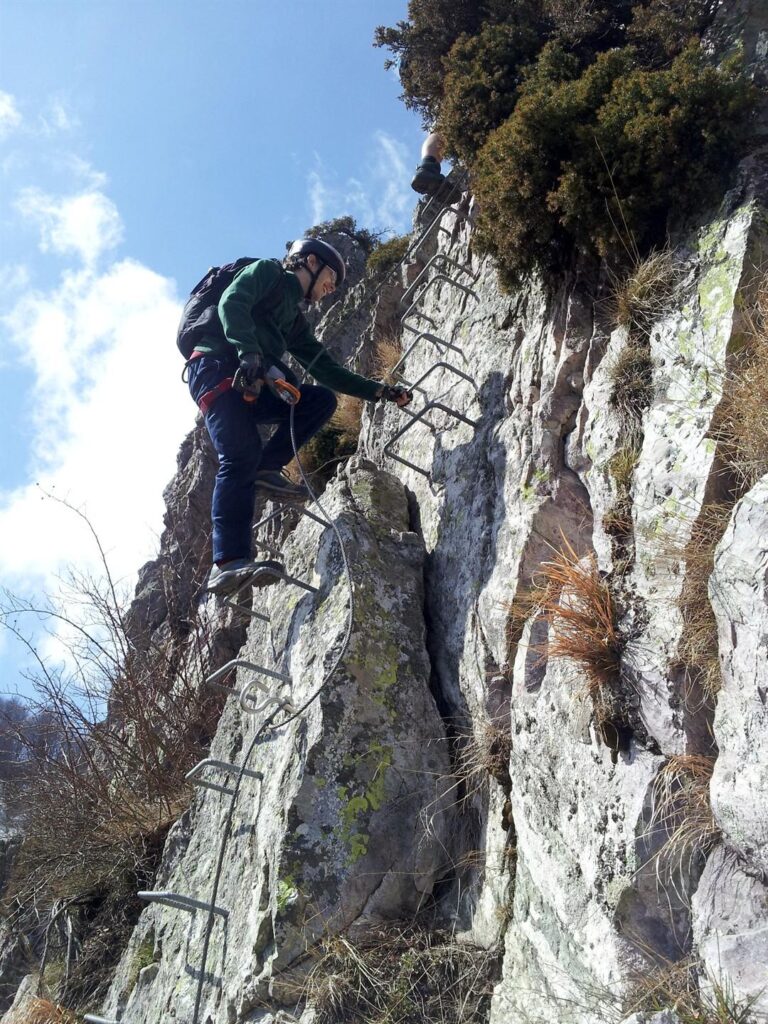 Yuri ormai nel tratto finale verso la cima. Questo &egrave; l'ultimo pezzo ferrato. Ormai ci siamo! (FAME!!!)