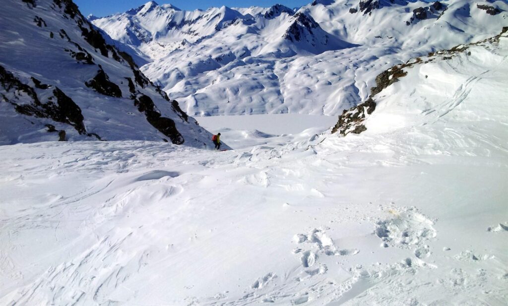 Dopo i dovuti preparativi, si scende! Ecco Phil che parte dal passo