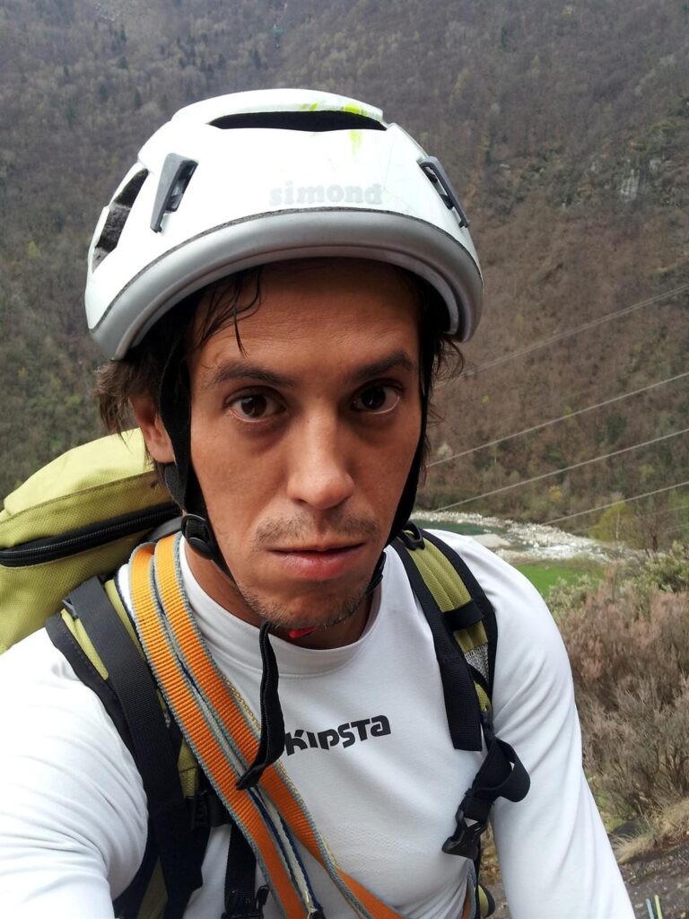 Gab alla sosta del primo tiro. Chiappe strette per me su questa placca lissssssia!!!