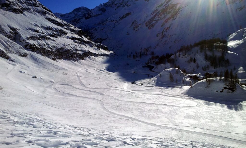 ecco le piste da fondo di Riale viste dall'ultimo tratto della nostra discesa
