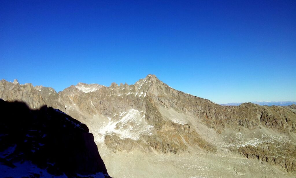 Tornati in val d'Amola, appare di fronte a noi la bella cima di Cornisello, una delle possibili gite che avevamo in mente per questa vacanza. Sarà per la prossima volta! Tornati in val d'Amola, appare di fronte a noi la bella cima di Cornisello, una delle possibili gite che avevamo in mente per questa vacanza. Sarà per la prossima volta!