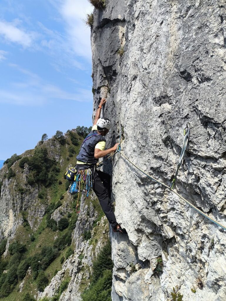 sequenza Paolino Alp: si prosegue in verticale con buone mani e piedi obbligati