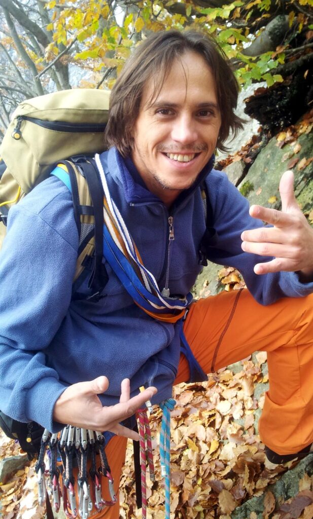 stavolta niente bim-bum-bam. parto io e bona. lascio volentieri il secondo tiro di 6a al Gallo perché sapevo che era di strapiombo. a posteriori un po' me ne pento perché il 6a non era niente di che e la sequenza finale ha dato i tiri più interessanti al Gallo.....ma va bene così. oggi era.....per plaisir stavolta niente bim-bum-bam. parto io e bona. lascio volentieri il secondo tiro di 6a al Gallo perché sapevo che era di strapiombo. a posteriori un po' me ne pento perché il 6a non era niente di che e la sequenza finale ha dato i tiri più interessanti al Gallo.....ma va bene così. oggi era.....per plaisir