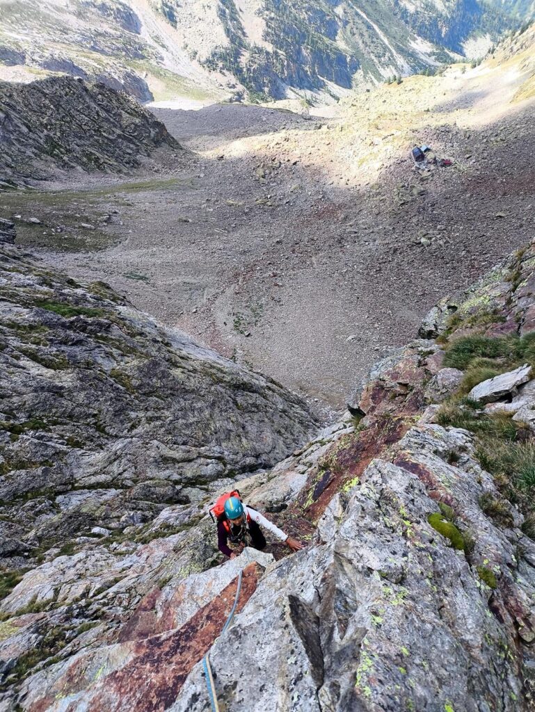 Erica risale anche lei il muro rosso Erica risale anche lei il muro rosso