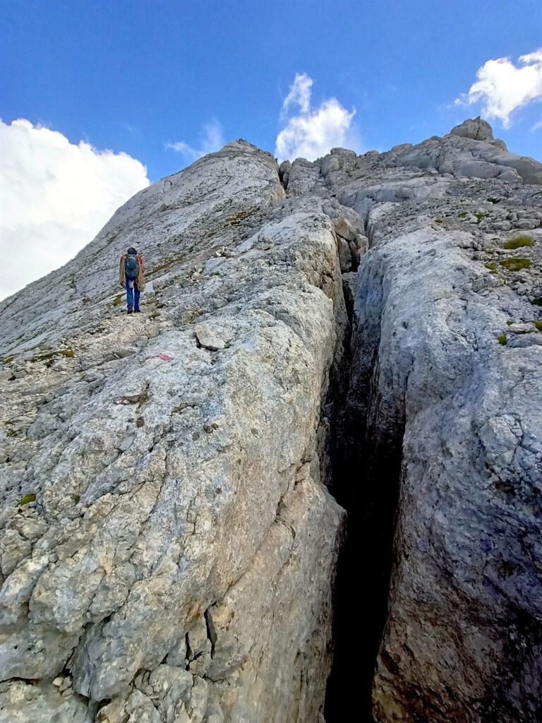 percorriamo la cresta che porta sulla cima del Corno Piccolo