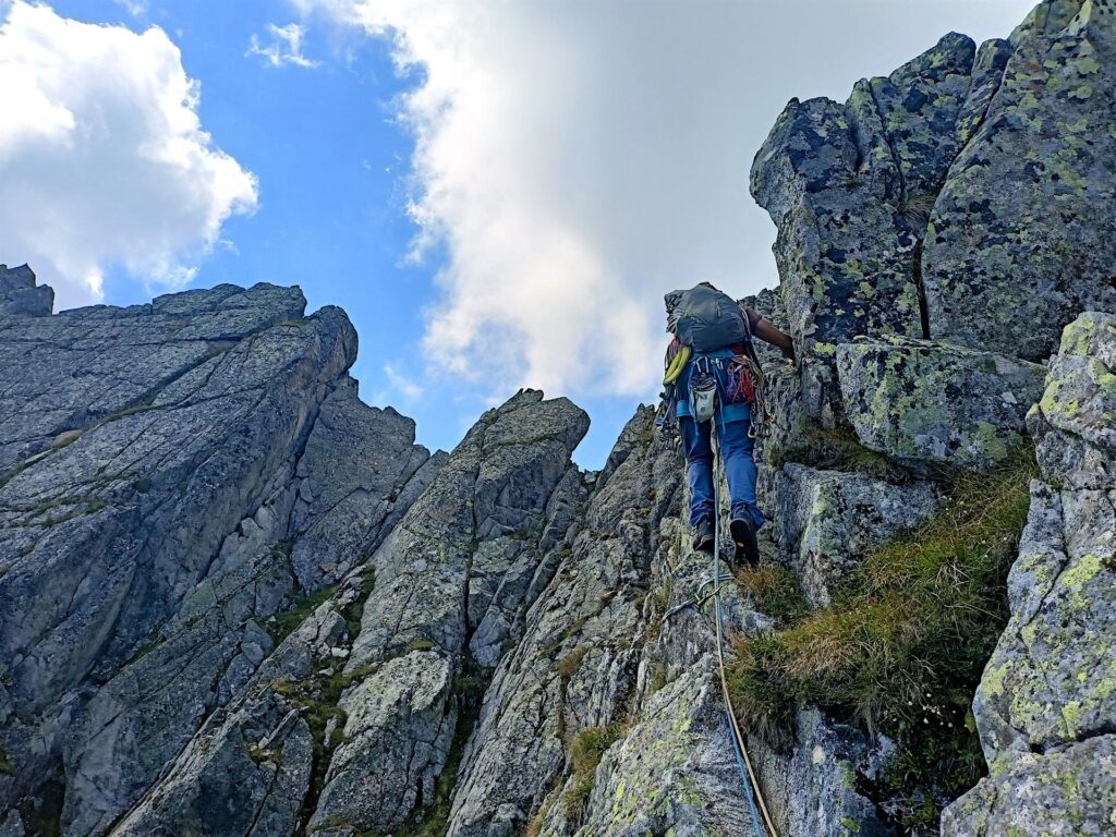 Gab sull'undicesimo e ultimo tiro che poi dà accesso alla vetta (che si trova a destra, non visibile in questa foto) Gab sull'undicesimo e ultimo tiro che poi dà accesso alla vetta (che si trova a destra, non visibile in questa foto)
