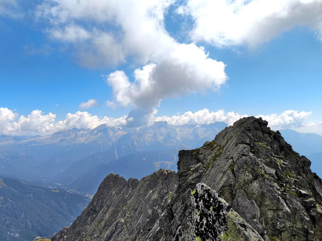 Questa è la cima subito accanto alla nostra, col Brenta sullo sfondo Questa è la cima subito accanto alla nostra, col Brenta sullo sfondo