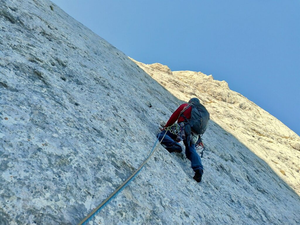 poi Gabri raggiunge la sosta subito sopra (non sapendo bene dove andare abbiamo spezzato i tiri)
