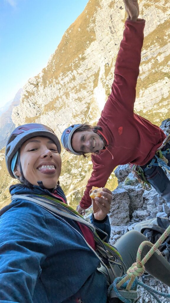 fotina in sosta alla base del tiro chiave, dove ci si rifocilla e si studia la parete facendo le facce ;)