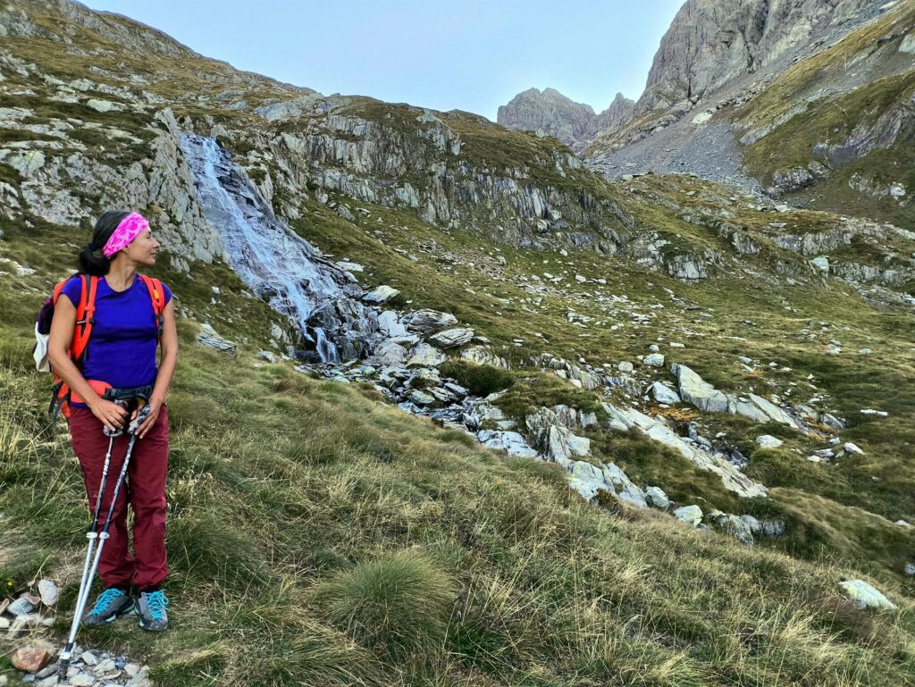 lungo l'avvicinamento solo le nostre chiacchiere e il rumore dell'acqua lungo l'avvicinamento solo le nostre chiacchiere e il rumore dell'acqua