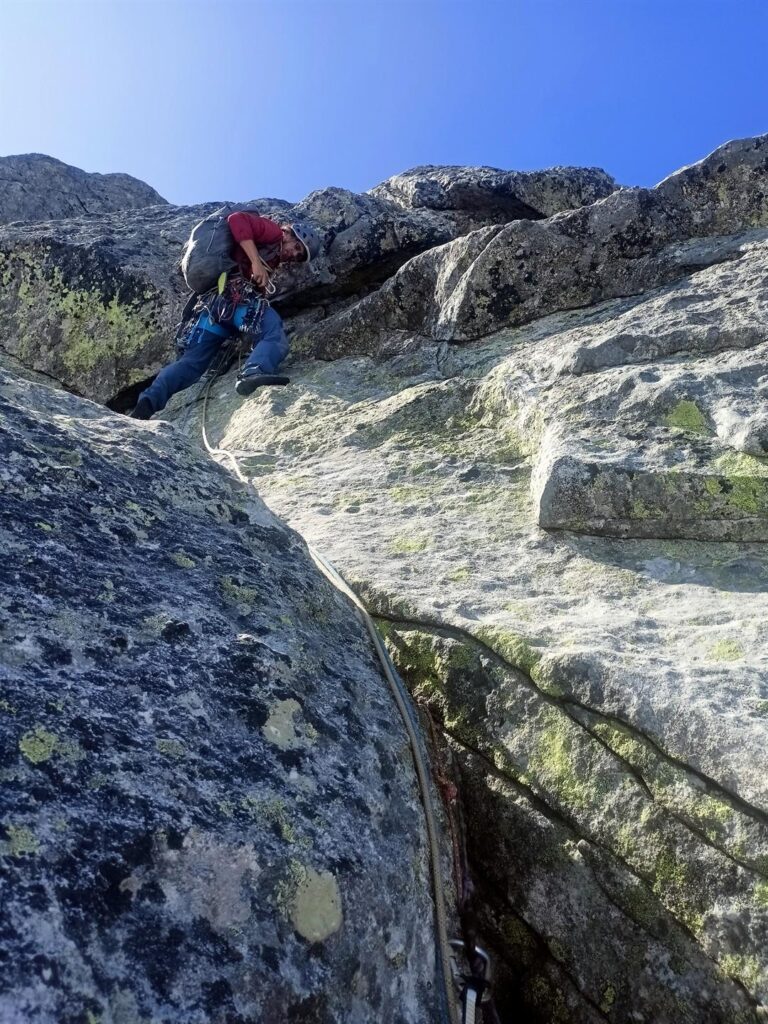 Nonostante non si tratti della sosta corretta, la linea pare scalabile e quindi Gab si butta su questa rimontina