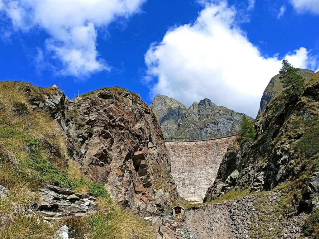 la diga del Lago del Diavolo ha la sua bellezza la diga del Lago del Diavolo ha la sua bellezza