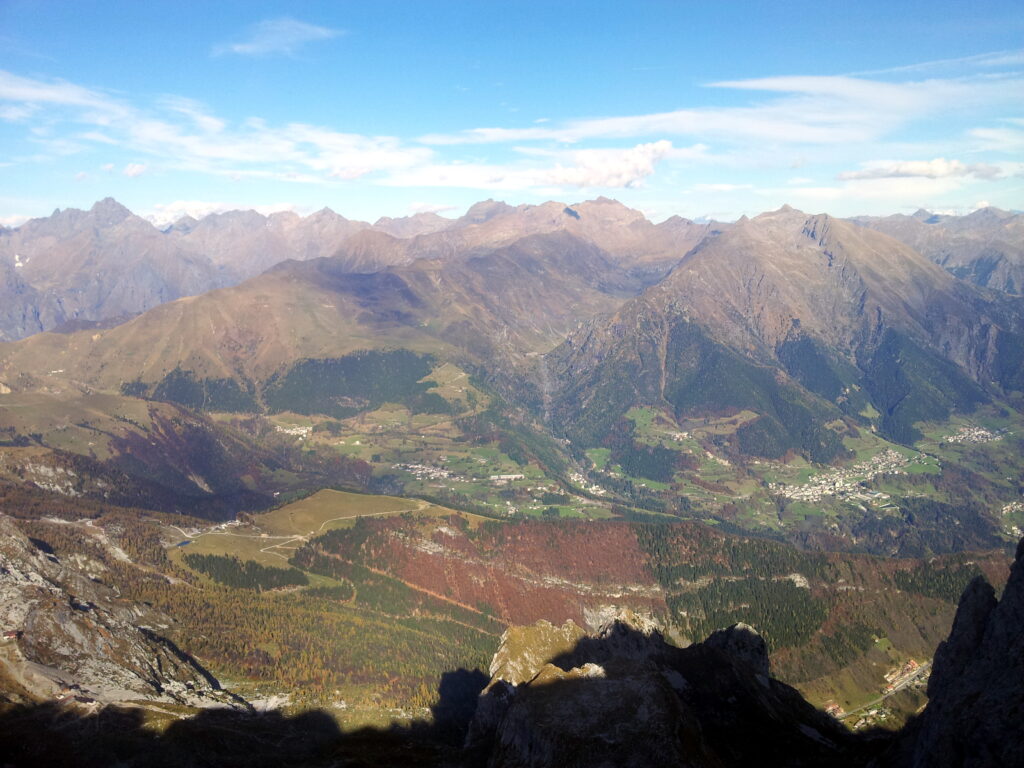 la vallata attorno a Colere