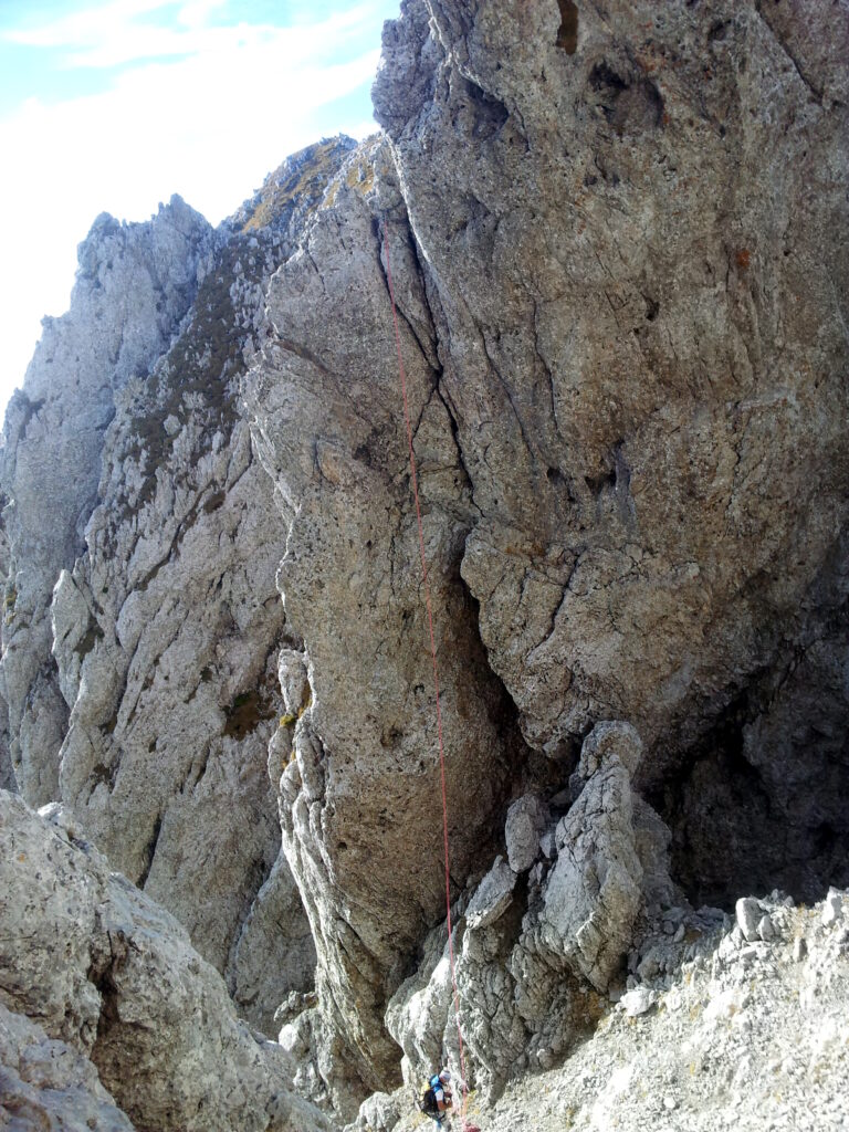 il punto di calata a piombo verso il canalone detritico