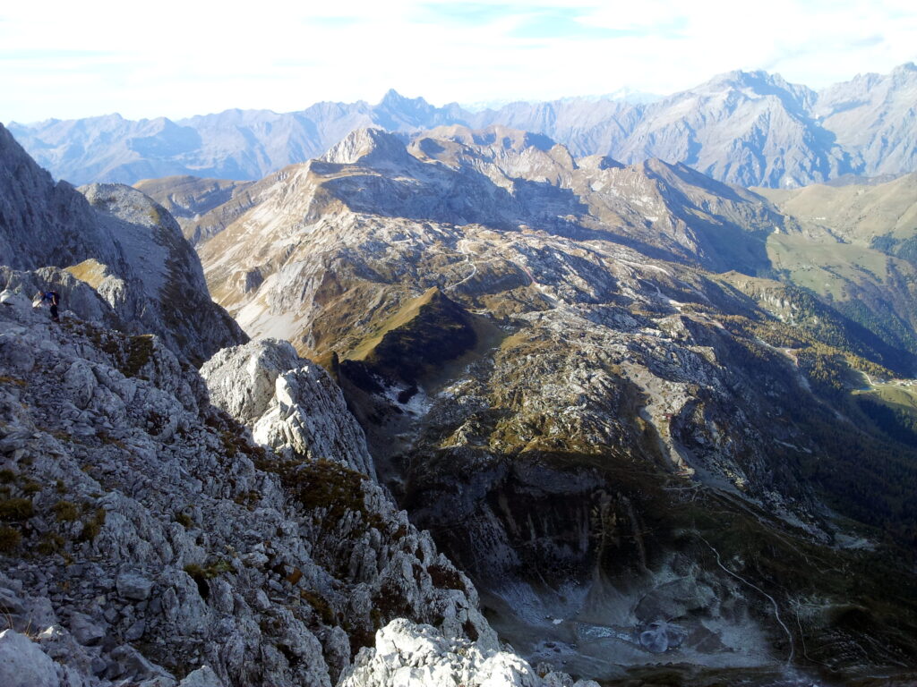 la vista di quelle che tra non molto saranno le belle gobbe innevate sopra Colere