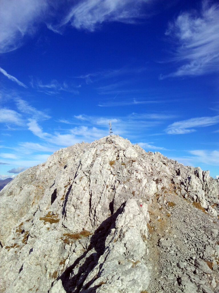 eccola che finalmente appare! si vede la croce. pochi minuti e ci siamo