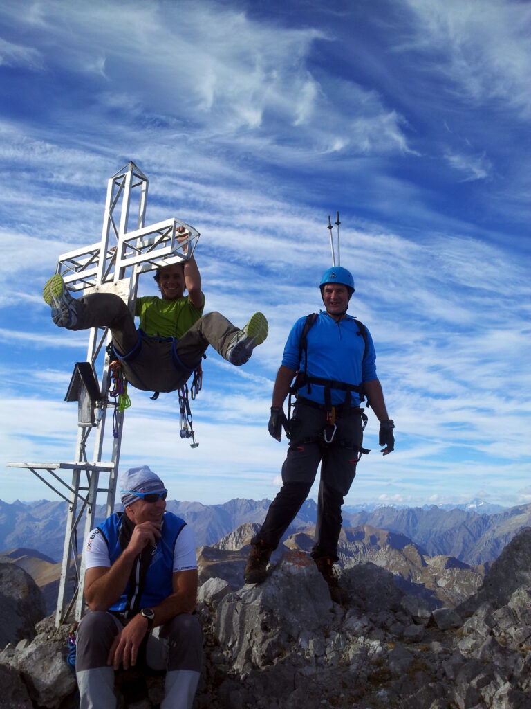 immancabile foto pagliaccia con la croce e i miei nuovi amicici!