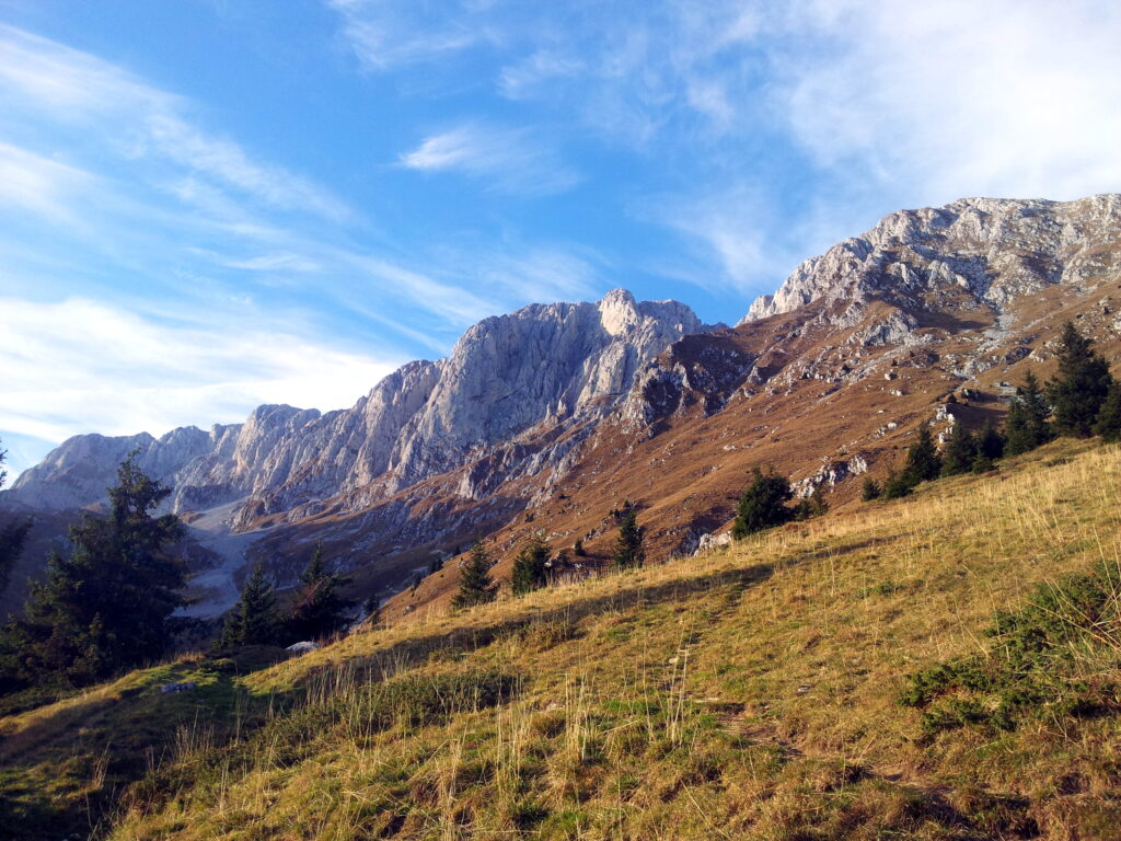 verso valle, un altro scorcio della bella cresta percorsa