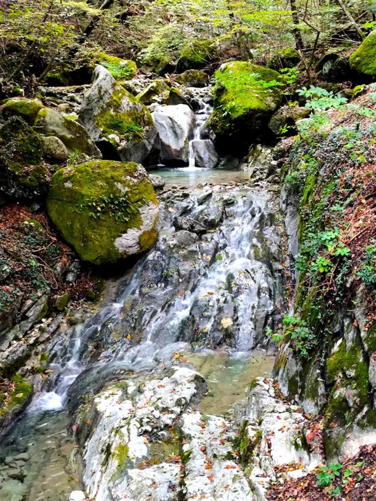 lungo il torrente Ravella lungo il torrente Ravella