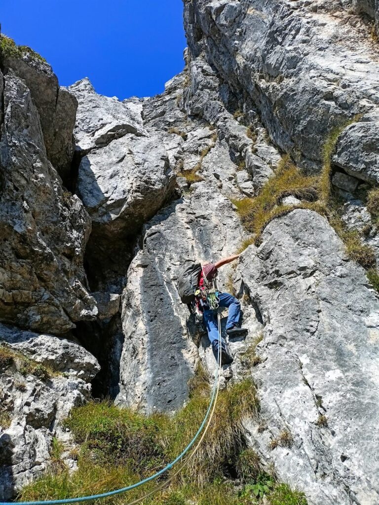 secondo tiro, nella prima sezione almeno la roccia è buona secondo tiro, nella prima sezione almeno la roccia è buona